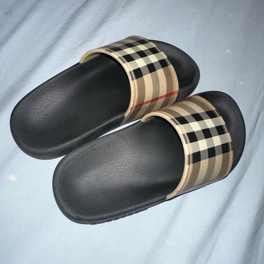 They worn twice  , no scratches, barely ever worn!